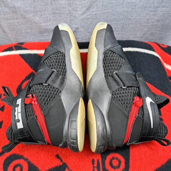 Size 9.5 LeBron Soldier 12 FlyEase 'Black Red' 2018 Men - Picture 10 of 12